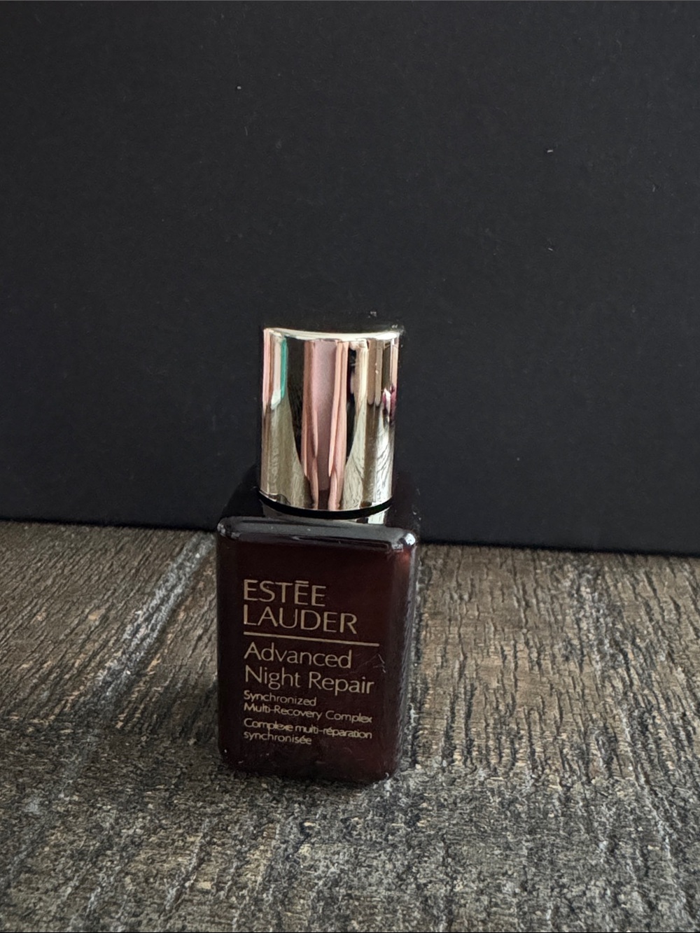 Estée Lauder Advanced Night Repair Serum – dark brown bottle with gold cap